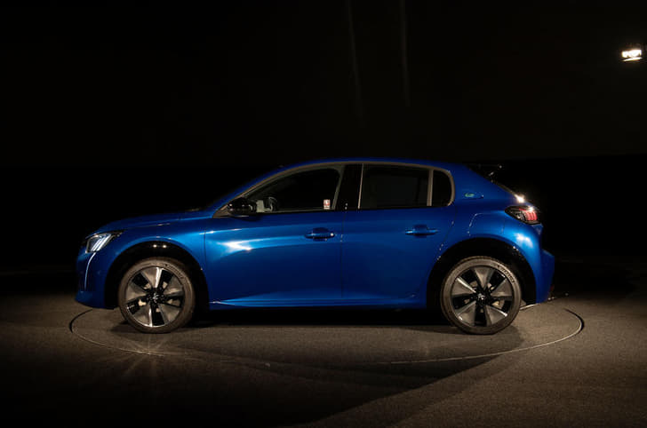 2019 Peugeot 208 image gallery