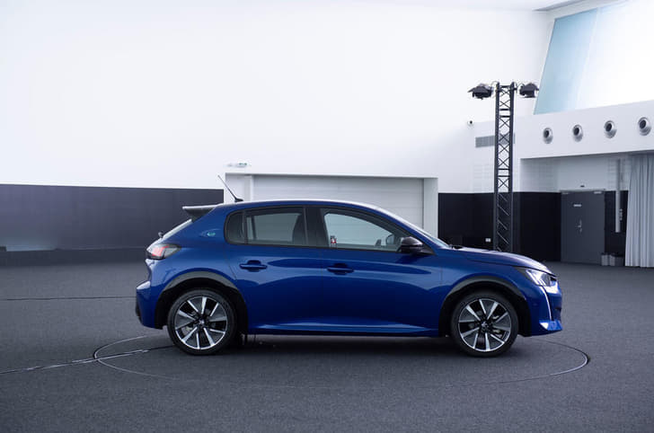2019 Peugeot 208 image gallery