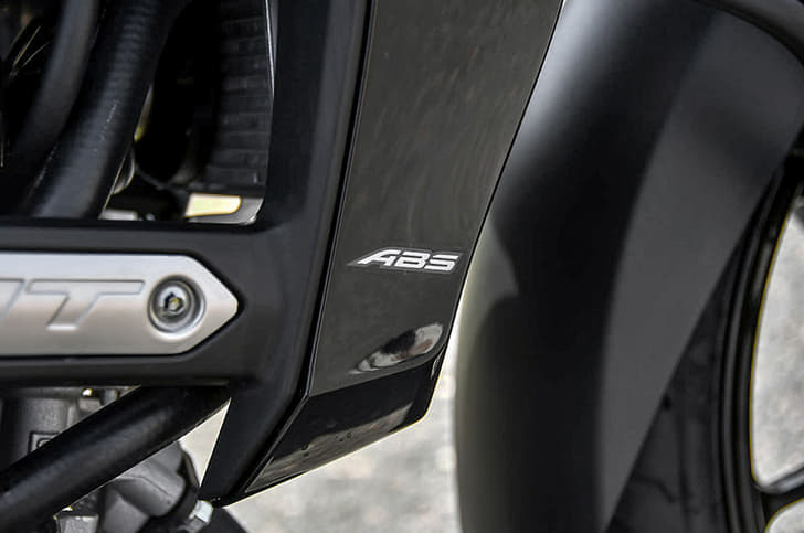 MT-15 comes equipped with single-channel ABS