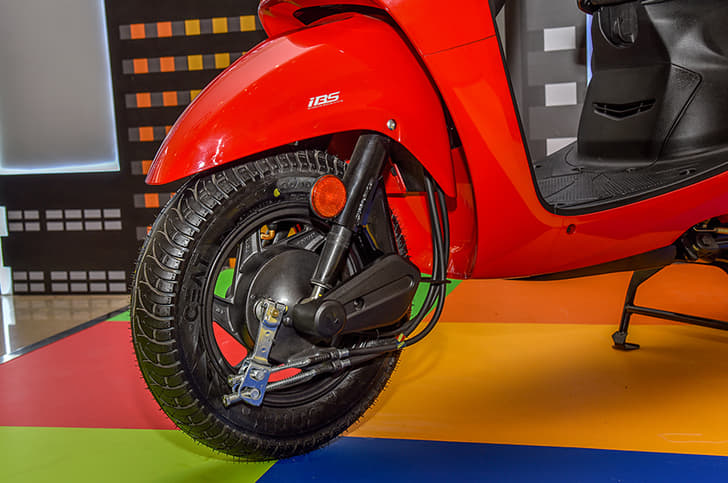The Pleasure Plus gets drum brakes at either end.