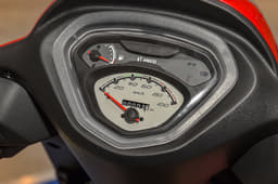 Speedo is a simple, analog unit.