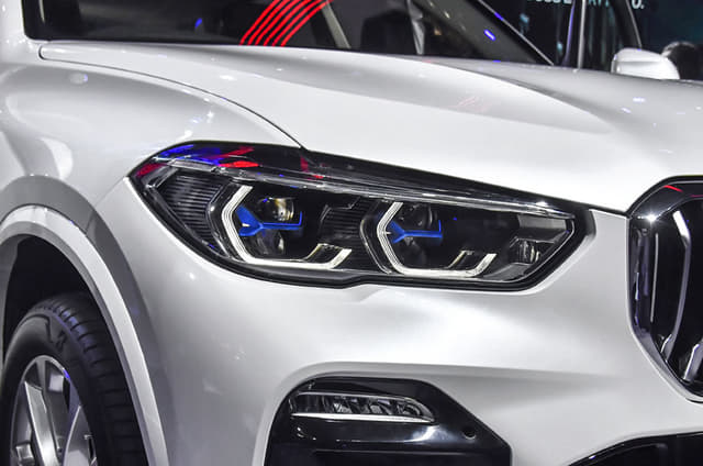 Headlight Image - 5782