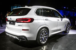 2019 BMW X5 image gallery