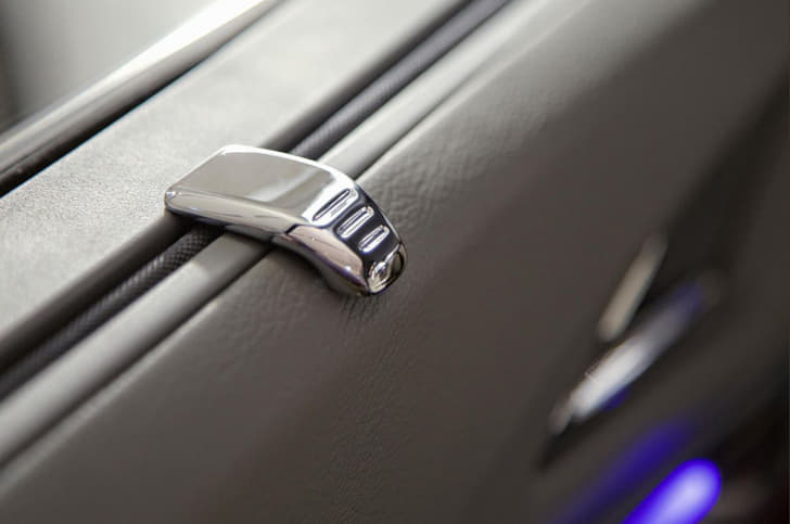 The tabs for the retractable blinds now sport a chrome finish. 