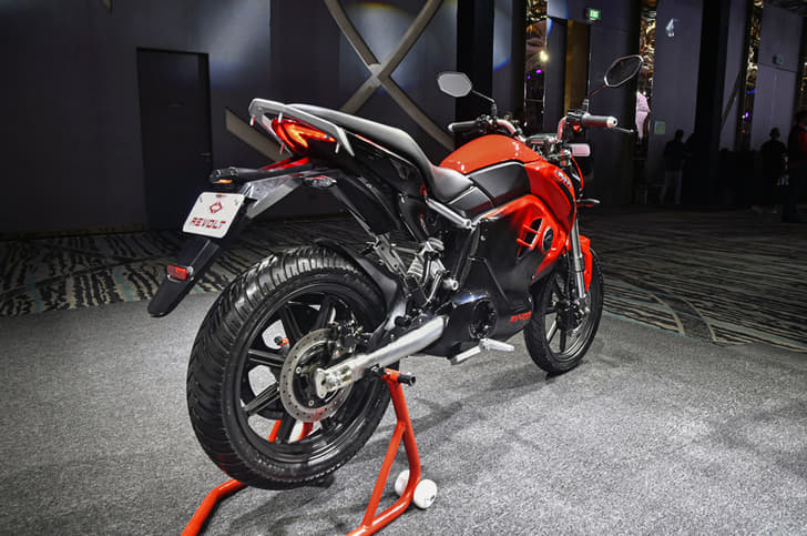 Revolt RV 400