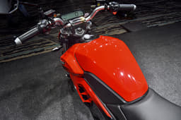Revolt RV 400