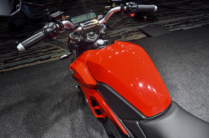 Revolt RV 400
