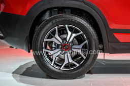 17-inch alloys look sporty.