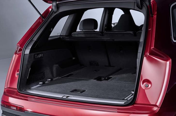 Audi Q7 facelift image gallery