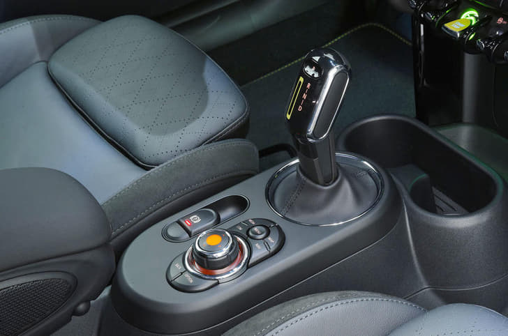 2019 Mini Cooper SE image gallery