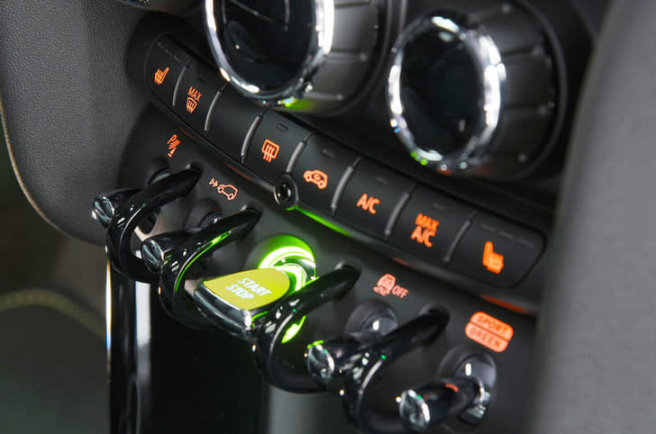 2019 Mini Cooper SE image gallery