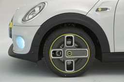 2019 Mini Cooper SE image gallery