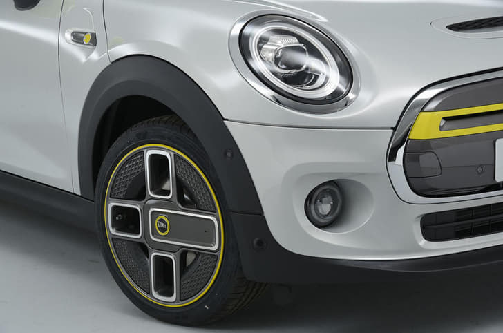 2019 Mini Cooper SE image gallery