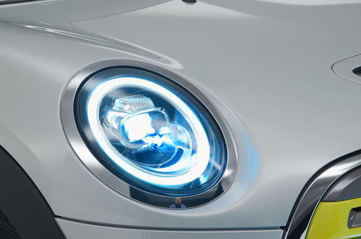 2019 Mini Cooper SE image gallery