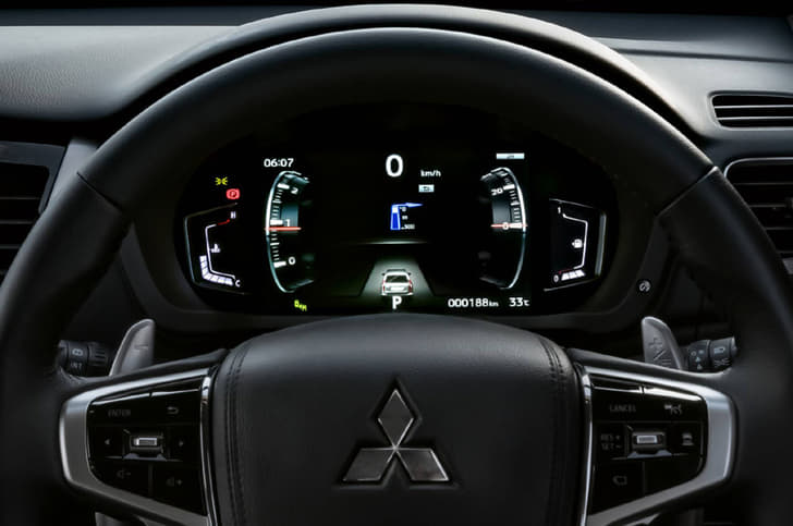 Mitsubishi Pajero Sport facelift image gallery