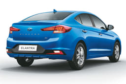 2019 Hyundai Elantra image gallery