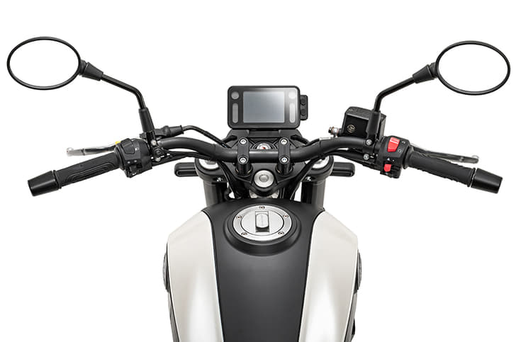 Leoncino 250 rider's perspective.