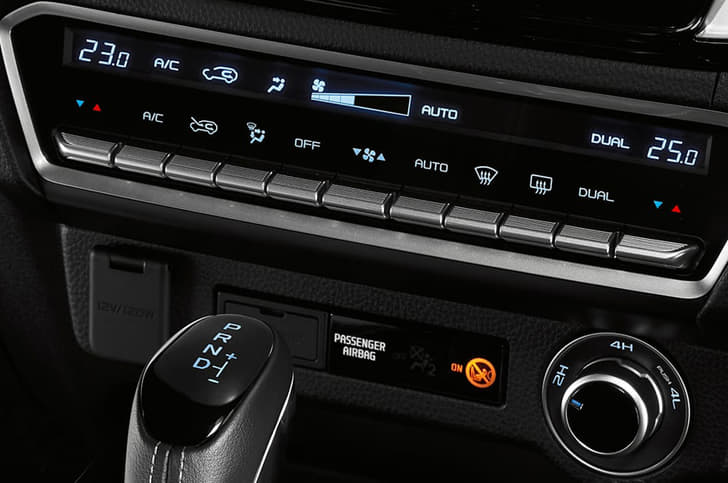 2020 Isuzu D-Max V-Cross image gallery