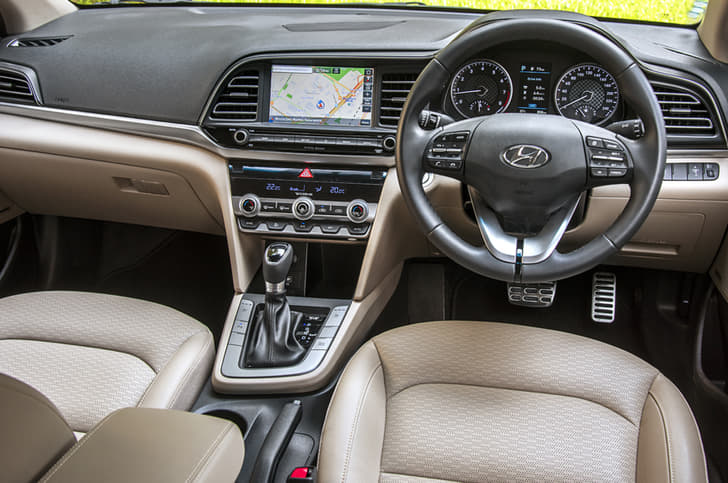2019 Hyundai Elantra image gallery