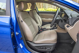 2019 Hyundai Elantra image gallery