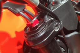 The 43mm USD fork offers compression and rebound adjustability.