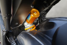 At the rear there's Ohlins TTX36 Smart-EC shock mounted directly to the back of the engine