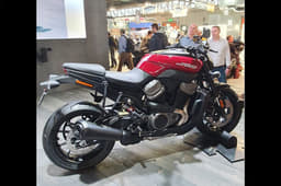 The Harley-Davidson Bronx is powered by a 975cc, 'Revolution Max' V-twin that makes 115hp and 95Nm.