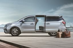 Kia Carnival Front Right Three Quarter