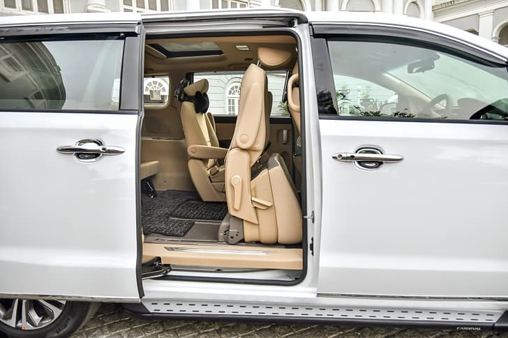 Kia Carnival Second Row Seats