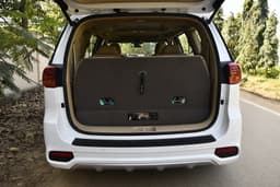 Kia Carnival Rear View