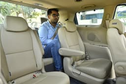 Kia Carnival Second Row Seats