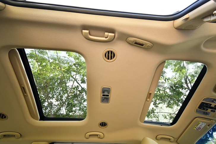 Kia Carnival Sunroof