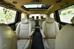 Kia Carnival Front Row Seats