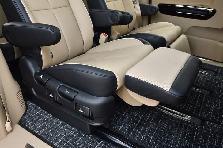 Kia Carnival Second Row Seats