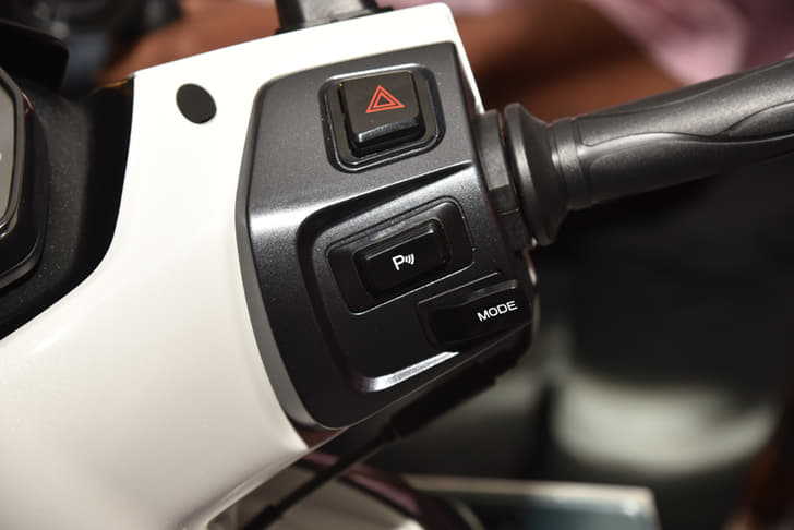 The toggle to switch between the two riding modes.