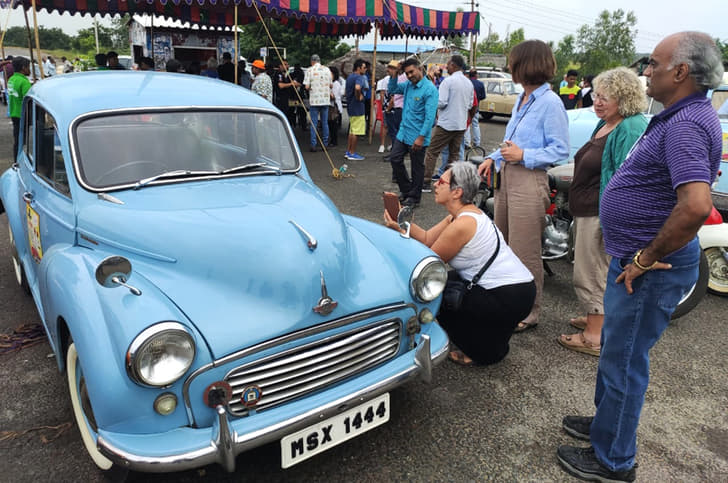 A French enthusiast clicking away.