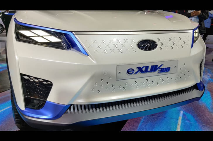 Mahindra Xuv400 Front View Mahindra Xuv400 Front View