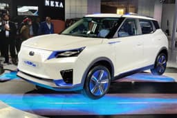 Mahindra eXUV300 image gallery