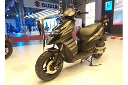 Disc brake equipped Aprilia Storm 125.