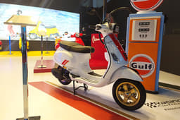 Vespa Racing Sixties edition.