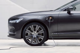 2020 Volvo S90 image gallery