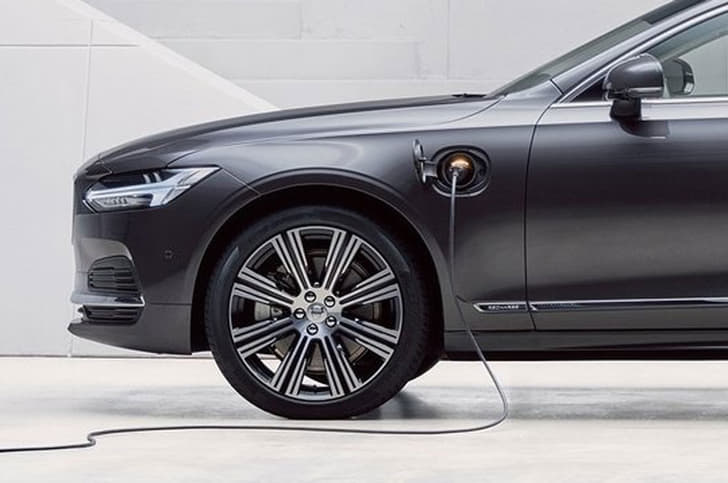 2020 Volvo S90 image gallery