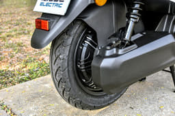 It uses a hub-mounted motor that makes a peak power of 4.4kW.
