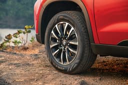 Precision cut alloy wheels look smart.