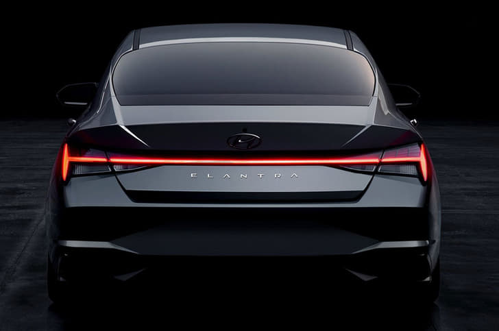 2021 Hyundai Elantra image gallery