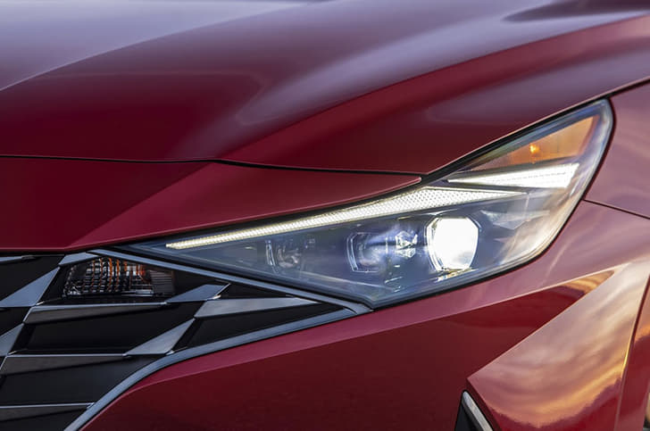 2021 Hyundai Elantra image gallery