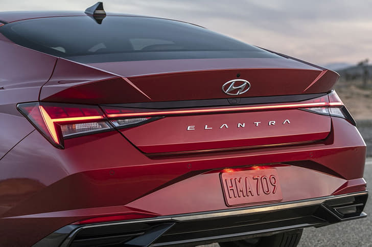 2021 Hyundai Elantra image gallery