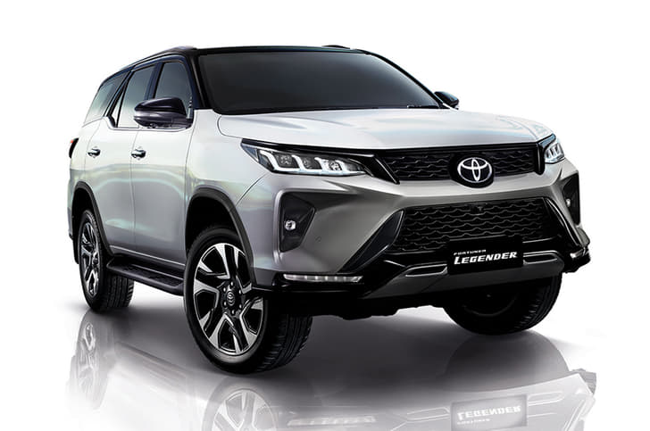 Toyota Fortuner Front Right Three Quarter Toyota Fortuner Front Right Three Quarter
