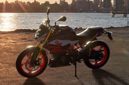The G 310 R is available with a standard 3 years, unlimited kilometres warranty.