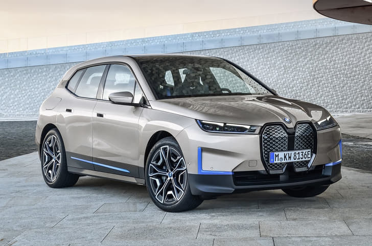 Previewed by the iNext concept, the iX SUV adapts much of the styling of the former.